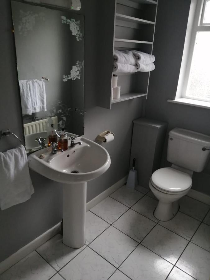 An File Economy Rooms Westport Exterior photo